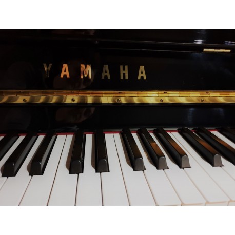 Pianino YAMAHA orzech, satyna M110